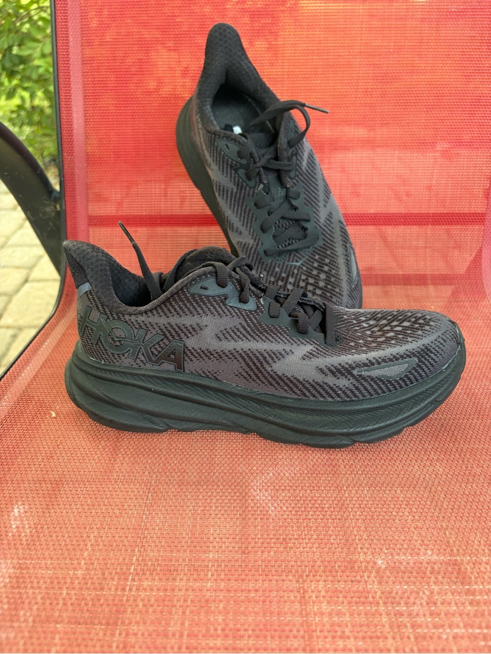 Hoka Clifton 9 women’s size 5.5 B Black Athletic Running Shoes - All-Black
